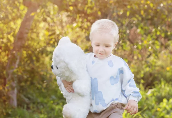 Klein Gelukkig Blond Jongen Outdoor Zonnige Zomerdag — Stockfoto