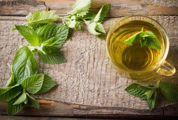 Cups of tea with mint on wooden — Stock Photo, Image