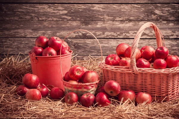 Red apples on wooden background — Stock Photo, Image