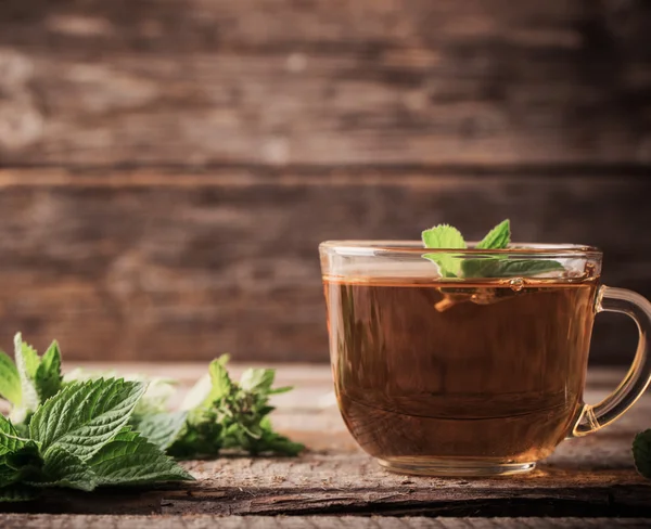 Cups of tea with mint on wooden — Stock Photo, Image