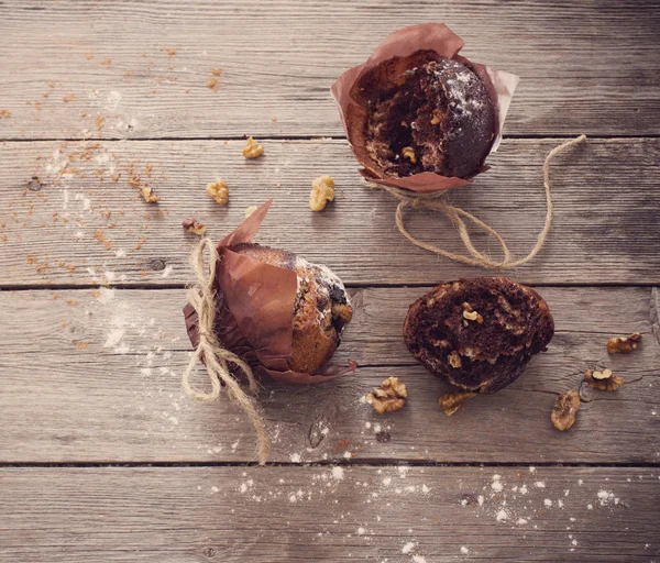 Muffin with chocolate on wooden background — Stock Photo, Image