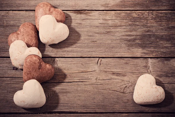 Καρδιά του cookie σε ξύλινα φόντο — Φωτογραφία Αρχείου