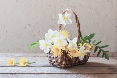 Sepette bahar çiçekleri 