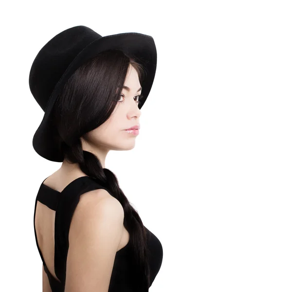 Jovem e bela mulher de chapéu sobre fundo branco — Fotografia de Stock