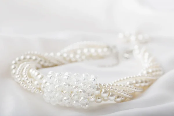 Pearl necklace on white background — Stock Photo, Image