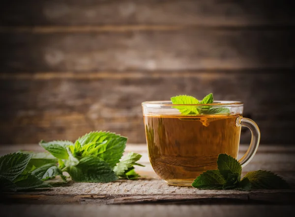Cups of tea with mint on wooden — Stock Photo, Image
