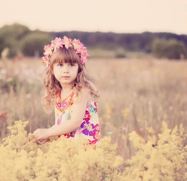 Bambina all'aperto — Foto Stock