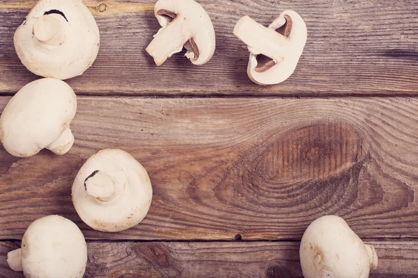 Champignon su fondo di legno — Foto Stock