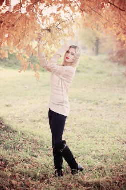 güzel kadınların sonbahar park