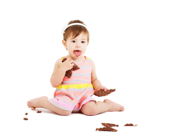小女孩用巧克力上白色孤立 — 图库照片