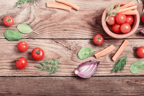 Vegetal sobre fondo de madera — Foto de Stock