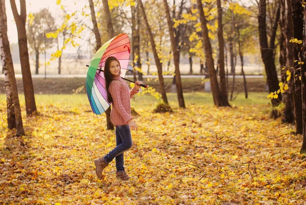 Flicka utomhus — Stockfoto