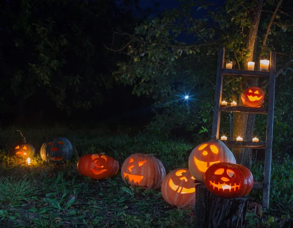 Jack-o lucerna Halloween dýně venkovní — Stock fotografie