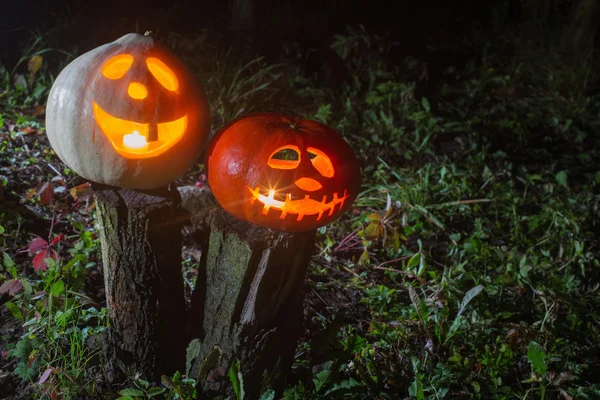 Jack-o-Lantern Halloweenpumpor utomhus — Stockfoto