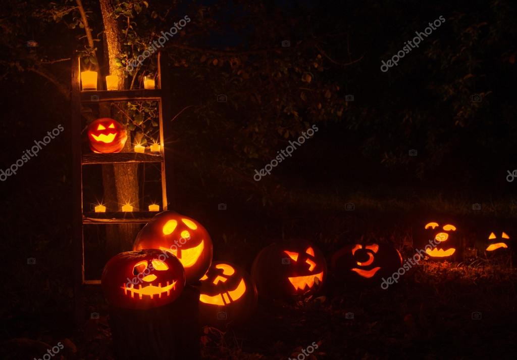 Halloween JackoLantern pumpkins outdoor — Stock Photo © Kruchenkova