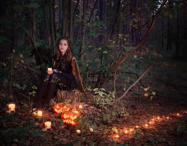 아름 다운 마녀 야외 — 스톡 사진