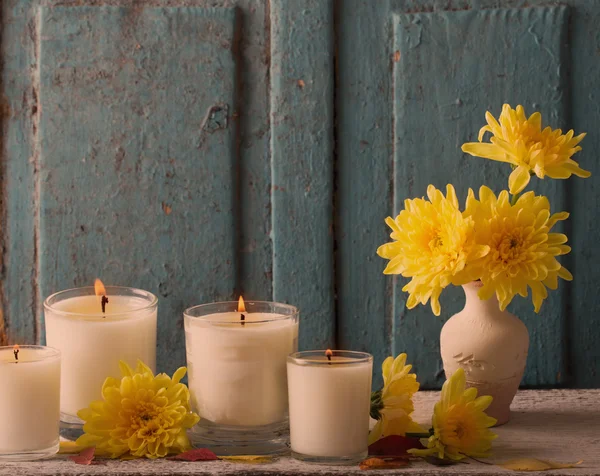 Impostazione autunnale con candele — Foto Stock