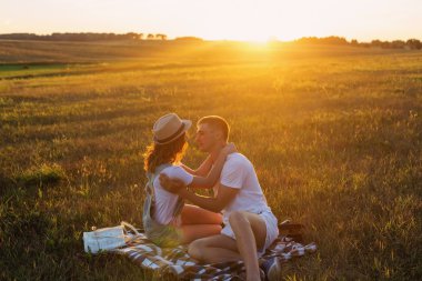 genç bir çift açık