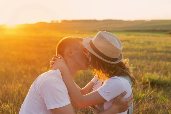 Young couple outdoor — Stock Photo, Image