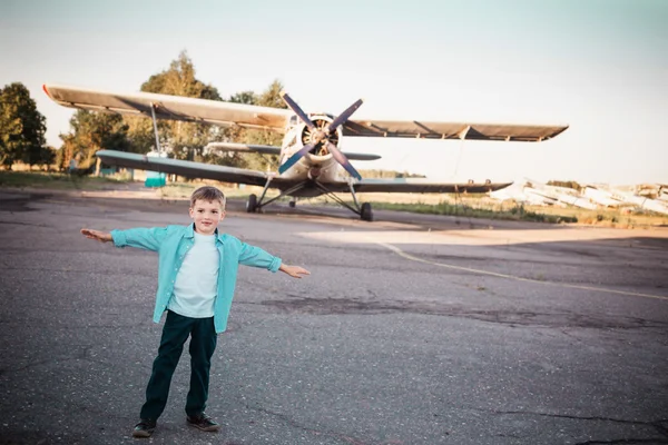 Little boy in the airport — Stock Photo, Image