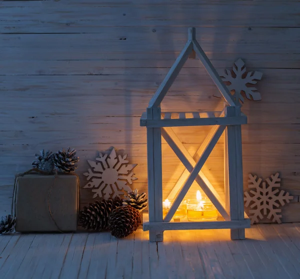 Decoración de Navidad sobre fondo de madera — Foto de Stock