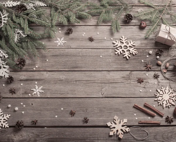 Decoración de Navidad sobre fondo de madera — Foto de Stock