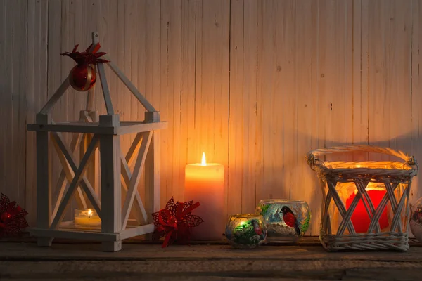 Decoração de Natal em fundo de madeira — Fotografia de Stock