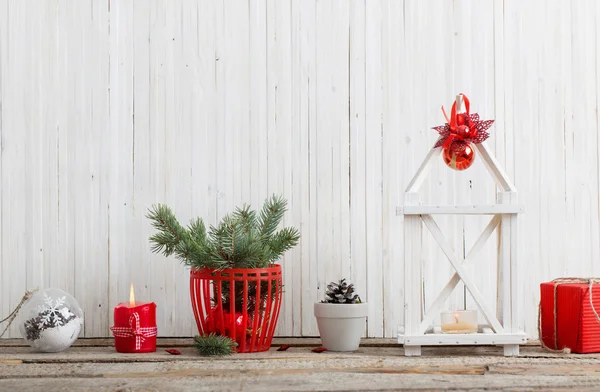 Decoración de Navidad sobre fondo de madera — Foto de Stock