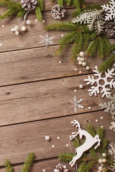 Decoración de Navidad sobre fondo de madera — Foto de Stock