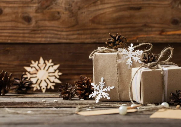 Decoración de Navidad sobre fondo de madera —  Fotos de Stock