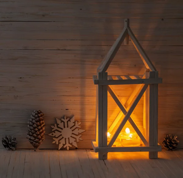 Weihnachtsdekoration auf Holztisch — Stockfoto