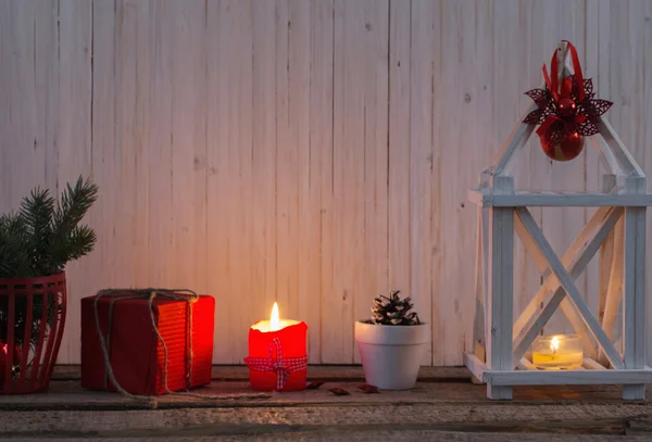 Decoração de Natal em fundo de madeira — Fotografia de Stock