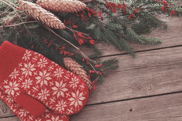 Decoración de Navidad sobre fondo de madera — Foto de Stock