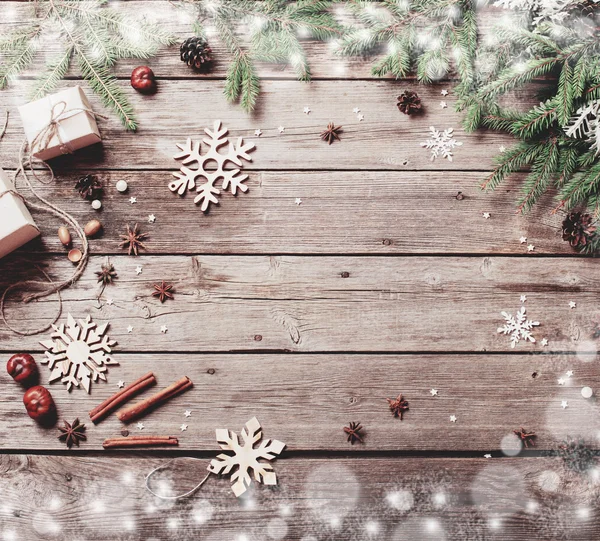 Χριστουγεννιάτικη διακόσμηση σε ξύλινο φόντο — Φωτογραφία Αρχείου