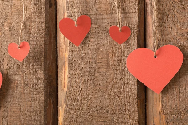 Vintage corazones rojos sobre fondo de madera —  Fotos de Stock