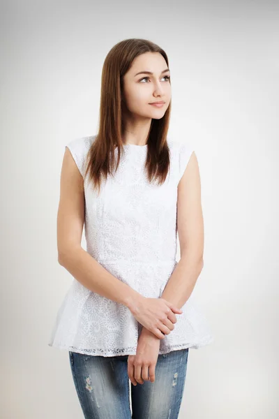 Adolescente menina retrato no fundo branco — Fotografia de Stock