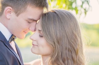 güzel genç bir çift açık