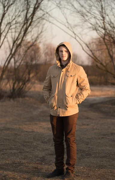 Portrait de jeunes hommes en plein air — Photo