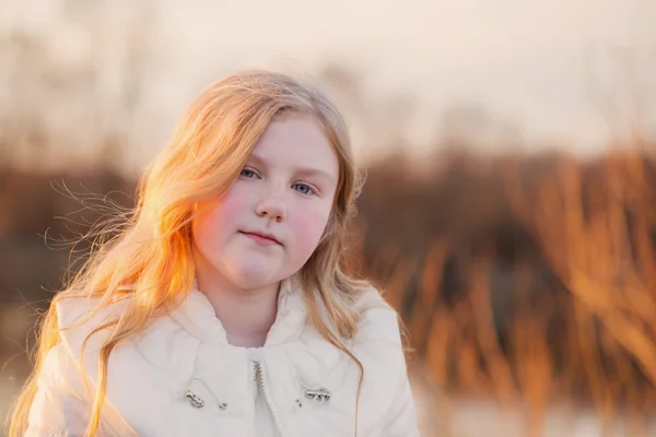 Blond smile girl outdoor — Stock Photo, Image