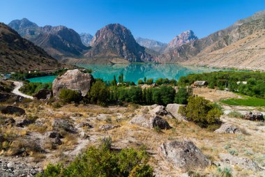Mountainl Göl Manzaralı