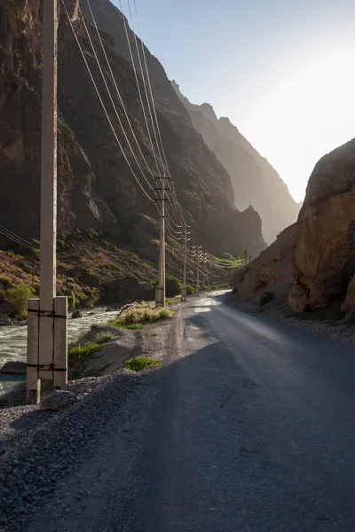 Bumpy carretera de montaña —  Fotos de Stock