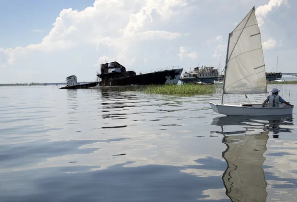 A zöld középpontjában a Volga. Jogdíjmentes Stock Képek