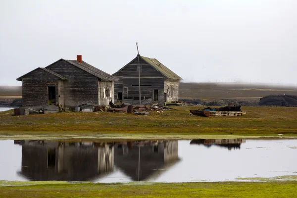 Opuszczonej stacji polarnych. Zbudowany w archipelagu Kara Strait z Novaya Zemlya w 1934 — Zdjęcie stockowe