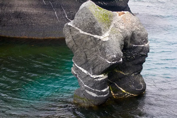 Rock half-man: analogo naturale dell'uomo-albero con dipinti di Hieronymus Bosch "Il giardino delle delizie terrene " — Foto Stock