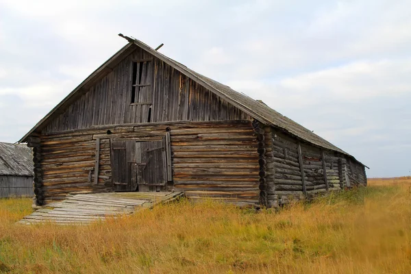 Gamla fiskare är skjul i norra Ryssland. Pomorerna, vita havet — Stockfoto