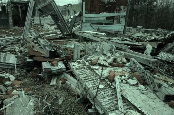 Ruinerna av hus plattan och stiftelsen — Stockfoto