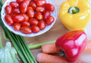 Eko çiftlik sebze mutfak masasında ayarla.