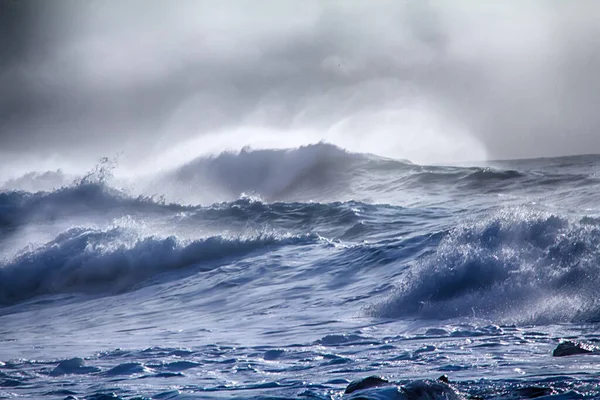 Burzliwe Fale Oceanu Spokojnego Śmiertelnie — Zdjęcie stockowe