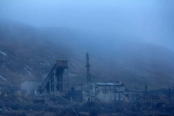 Old Arctic Mine Extracting Nickel Ore Fog Hillside — Stock Photo, Image