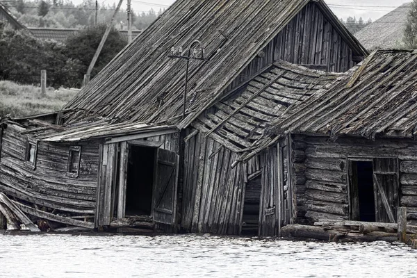 Verlaten Houten Huis Zeer Origineel Woonboot Dorp Aan Meer Meer — Stockfoto